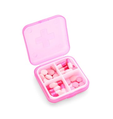 Beyaz arkaplanda haplar olan konteyner