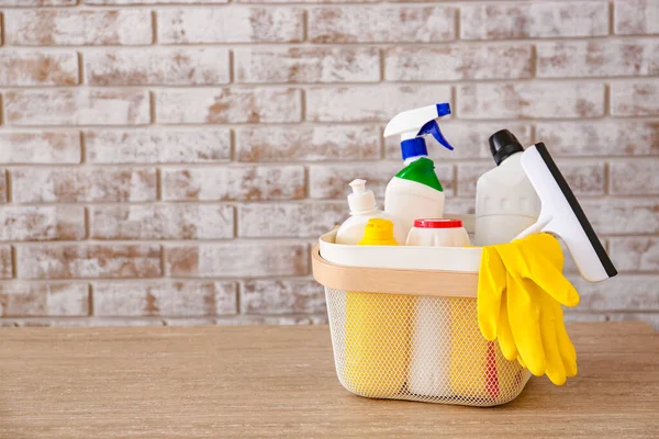 Set Cleaning Supplies Table — Stock Photo, Image