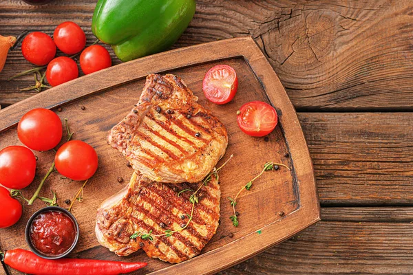 Cooked Pork Steaks Vegetables Sauce Wooden Background — Stock Photo, Image