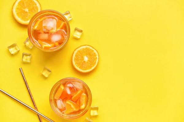 Glasses Tasty Cold Ice Tea Color Background — Stock Photo, Image