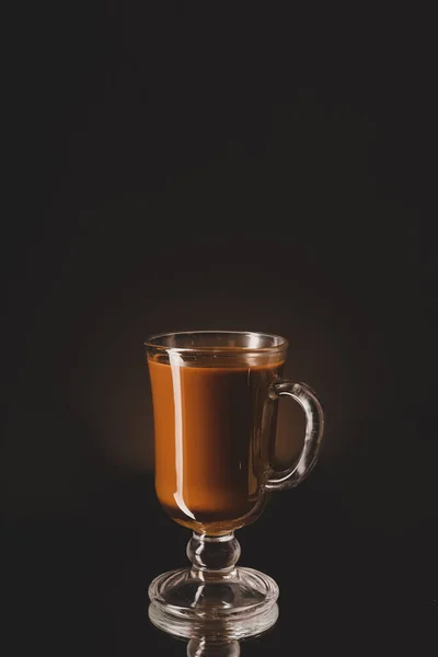 Скляна Чашка Крижаною Кавою Темному Фоні — стокове фото