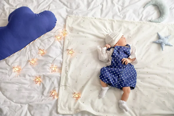 Cute Little Baby Girl Beautiful Decor Lying Bed — Stock Photo, Image