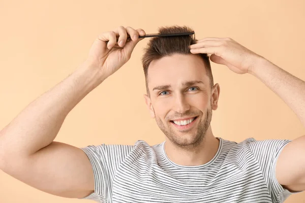 Handsome Young Man Combing Hair Color Background — Stock Photo, Image