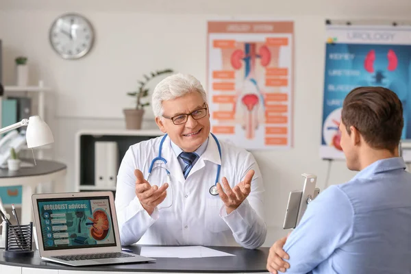 Jeune Homme Visite Urologue Clinique — Photo