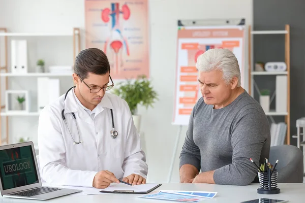Senior Man Visiting Urologist Clinic — Stock Photo, Image
