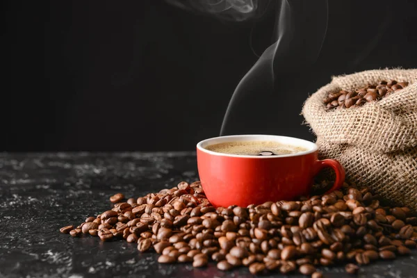 Kopje Hete Koffie Bonen Tafel — Stockfoto