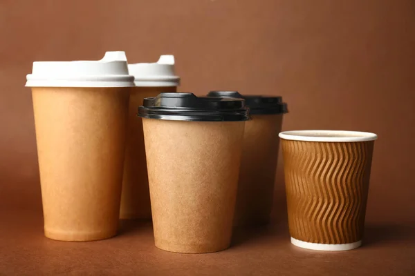 Чашки Кофе Вынос Цветном Фоне — стоковое фото
