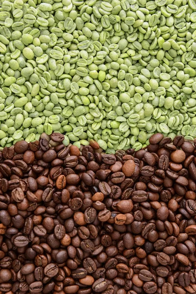Arka Planda Yeşil Kavrulmuş Kahve Çekirdekleri — Stok fotoğraf