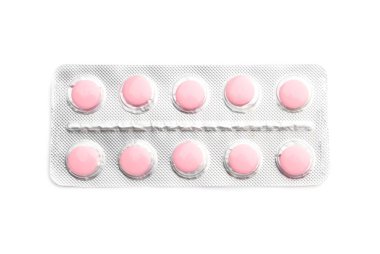 Beyaz arka planda hapları olan su toplayıcı.