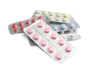 Beyaz arka planda farklı haplar