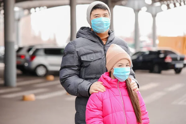 Asian Family Wearing Protective Masks City Street Concept Epidemic — Stock Photo, Image