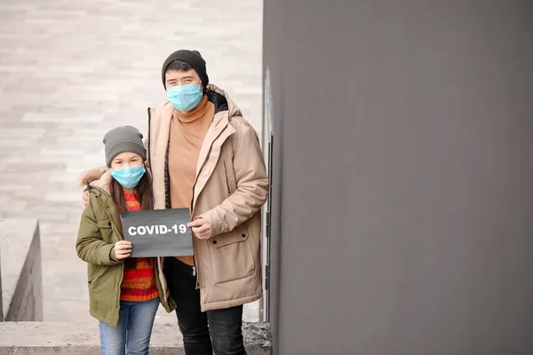 Asian Family Wearing Protective Masks City Street Concept Coronavirus Epidemic — Stock Photo, Image