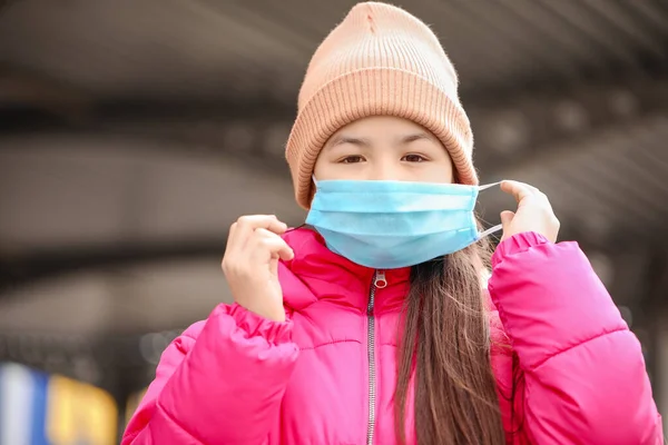 Little Asian Girl Wearing Protective Mask City Street Concept Epidemic — Stock Photo, Image