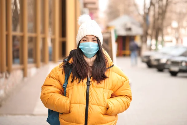 Young Asian Woman Wearing Protective Mask City Street Concept Epidemic — Stock Photo, Image