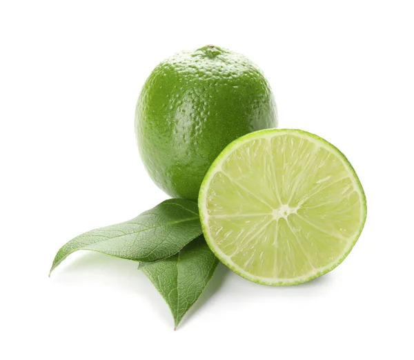 Grüne Limetten Auf Weißem Hintergrund — Stockfoto