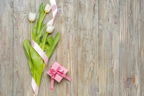 Gift Beautiful Flowers Wooden Background — Stock Photo, Image