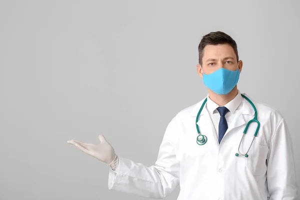 Doctor Protective Medical Mask Grey Background — Stock Photo, Image