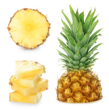 Beyaz arkaplanda taze kesilmiş ananas