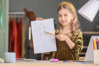 Atölyedeki küçük sevimli terzi.