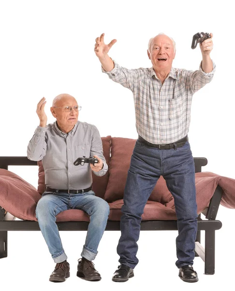 Portret Van Oudere Mannen Spelen Videospelletjes Witte Achtergrond — Stockfoto