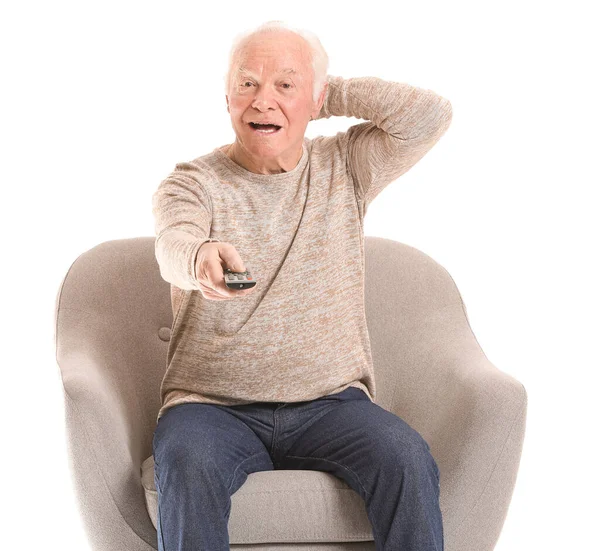 Retrato Del Anciano Mirando Televisión Sobre Fondo Blanco — Foto de Stock