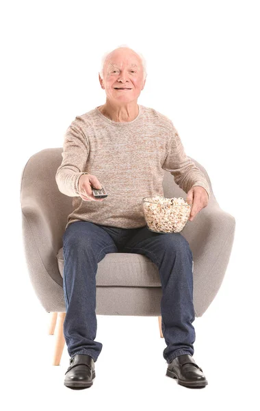 Πορτρέτο Του Ηλικιωμένου Άνδρα Βλέποντας Τηλεόραση Λευκό Φόντο — Φωτογραφία Αρχείου