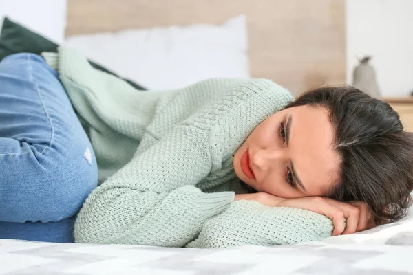 Mujer Joven Deprimida Dormitorio — Foto de Stock