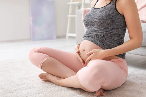 Beautiful Sporty Pregnant Woman Home — Stock Photo, Image