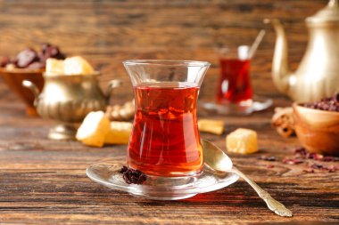 Masada bir bardak lezzetli Türk çayı