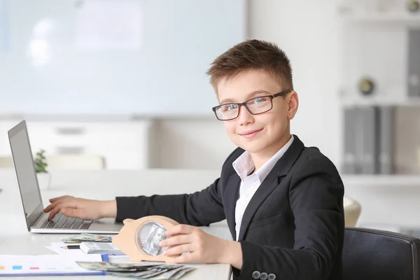 Weinig Accountant Aan Het Werk — Stockfoto