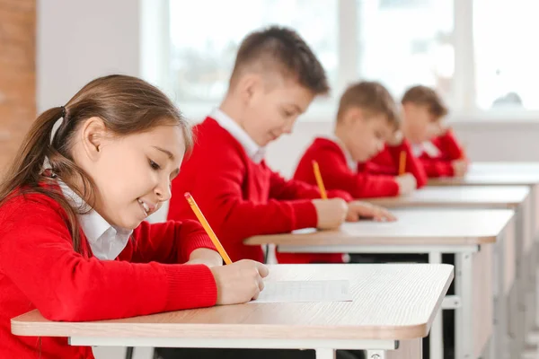 Pupils Passing Exam School — Stock Photo, Image