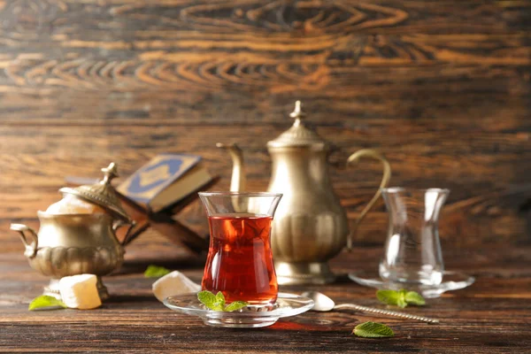 Вкусный Турецкий Чай Столе — стоковое фото