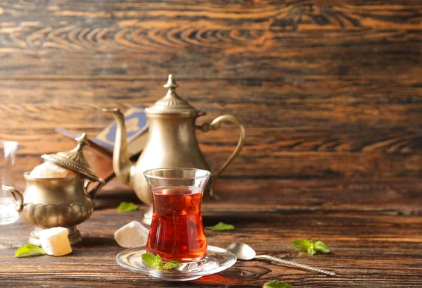 Вкусный Турецкий Чай Сладостями Столе — стоковое фото