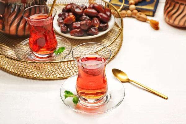 Смачний Турецький Чай Датами Столі — стокове фото