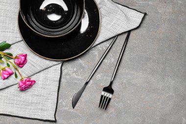 Gri arkaplanda güzel basit tablo ayarı