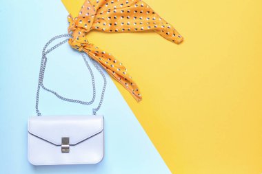 Renkli eşarplı şık çanta