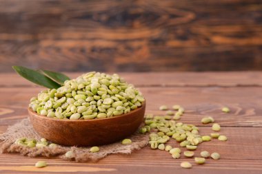 Masada yeşil kahve çekirdekli tabak.