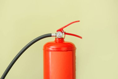Renk arkaplanında yangın söndürücü