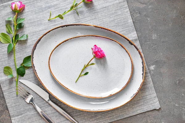 Beautiful Simple Table Setting Grey Background — Stock Photo, Image