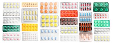 Beyaz arka planda hapları olan çok farklı kabarcıklar.