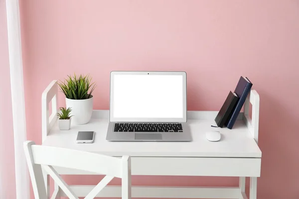 Modern Laptop Workplace Room — Stock Photo, Image