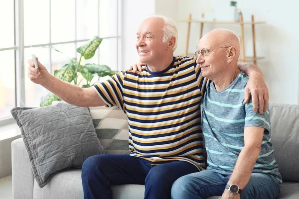 Elderly Men Taking Selfie Home — Stock Photo, Image