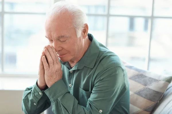 Portrait Praying Elderly Man Home — Stock Photo, Image