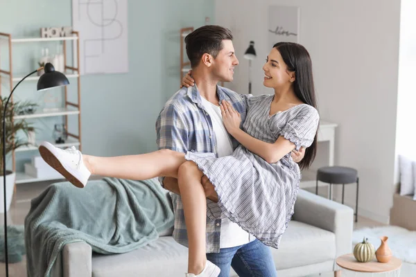 Retrato Feliz Pareja Joven Casa — Foto de Stock