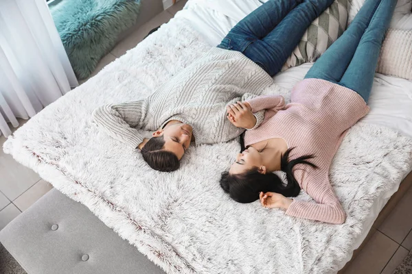 Happy Young Couple Lying Bed Home — Stock Photo, Image