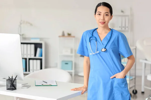 Female Asian Doctor Clinic — Stock Photo, Image