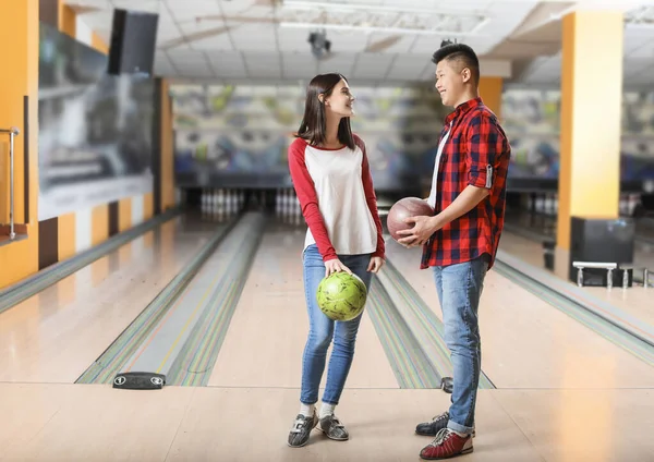 Friends Playing Bowling Club — Stock Photo, Image