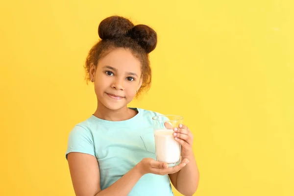 Little African American Girl Milk Color Background — Stock Photo, Image