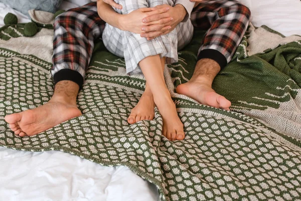 Happy Young Couple Sitting Bed Home — Stock Photo, Image