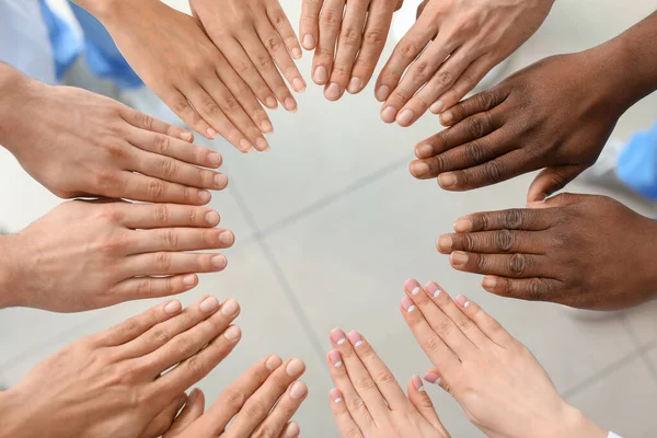 Grupo Médicos Unindo Mãos Clínica Vista Superior Conceito Unidade — Fotografia de Stock